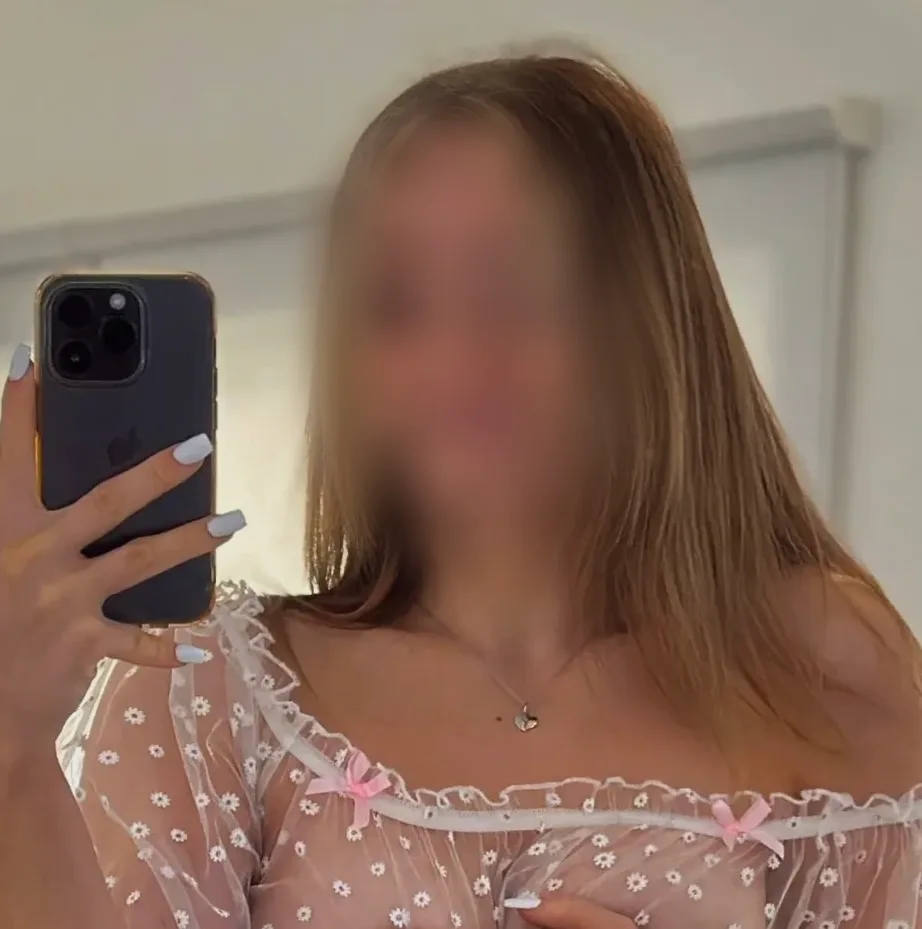 Anneke, 22