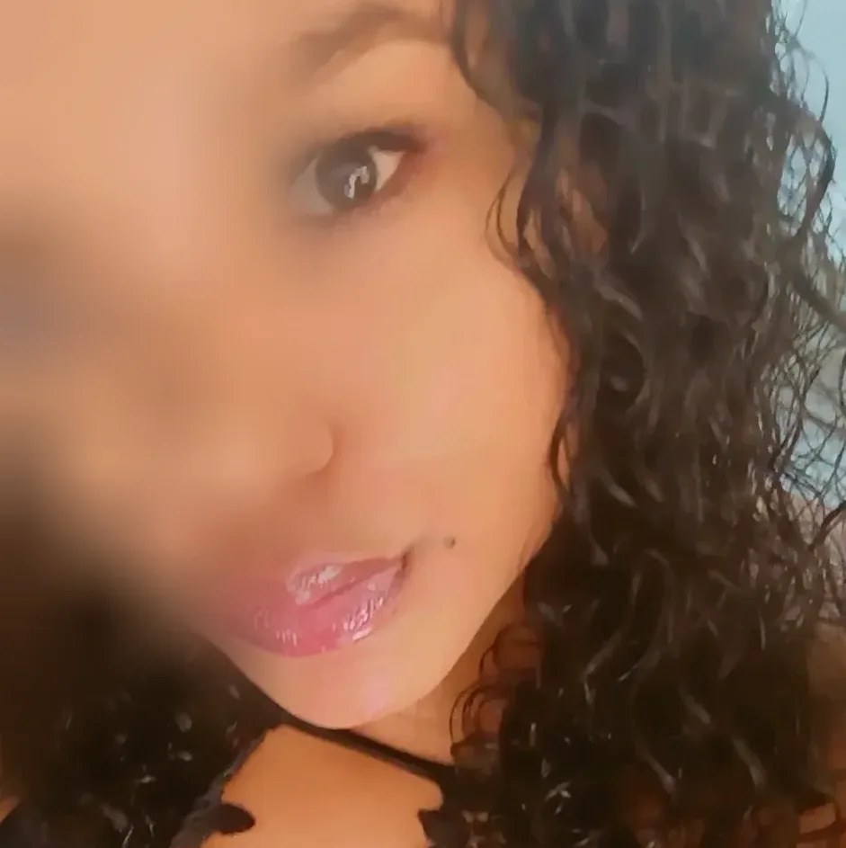 Anouk, 33