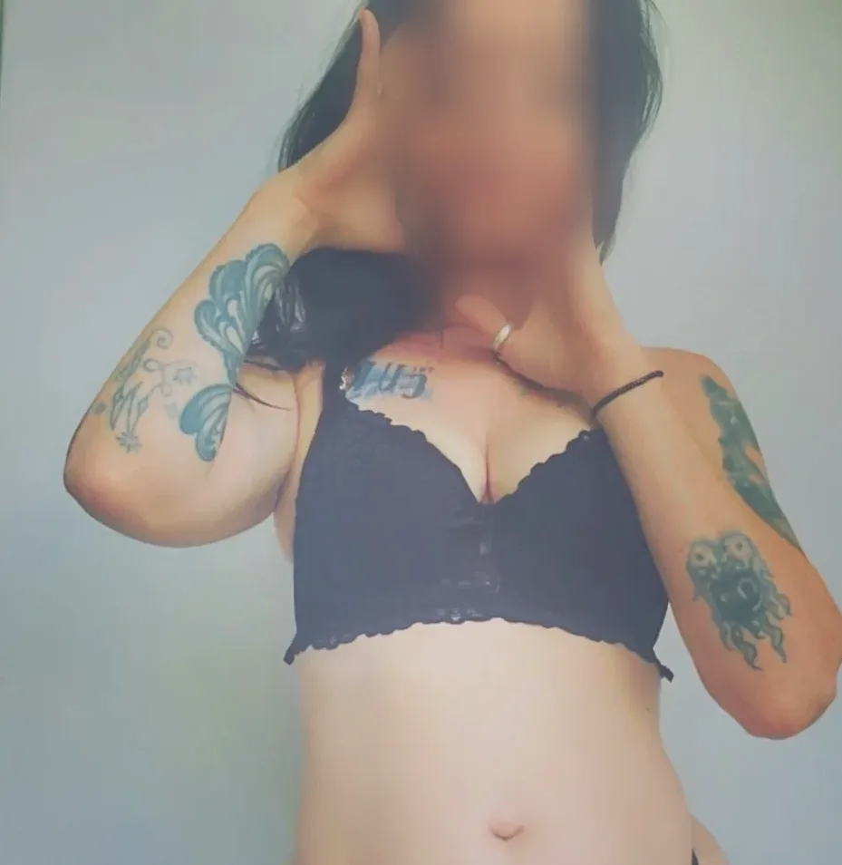 Eva, 37