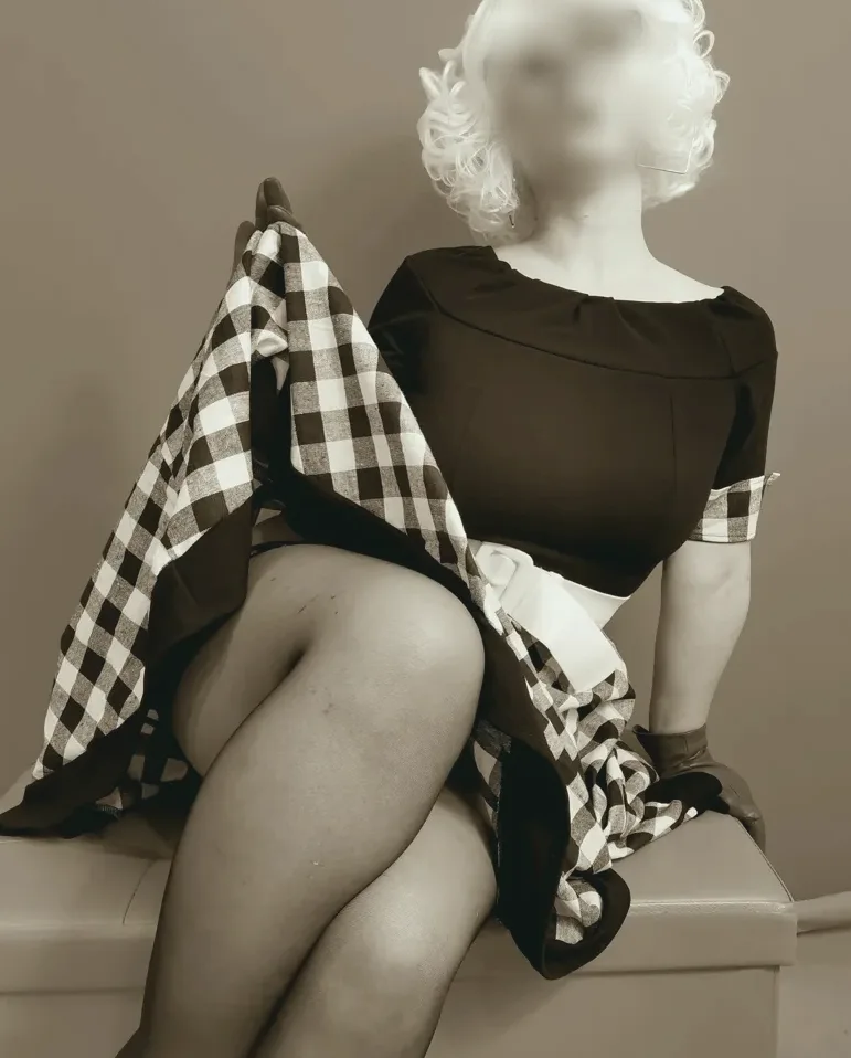 Evi, 36