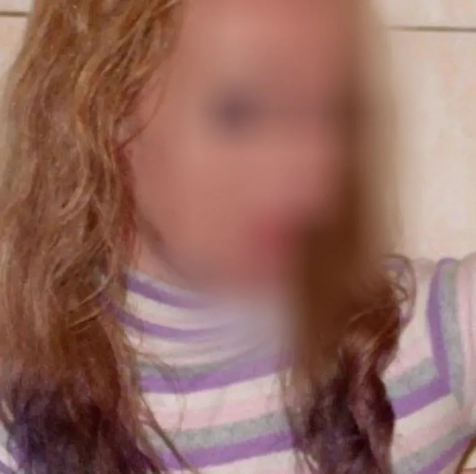 Laura, 24