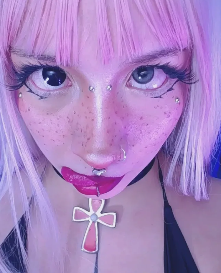 Monique, 29