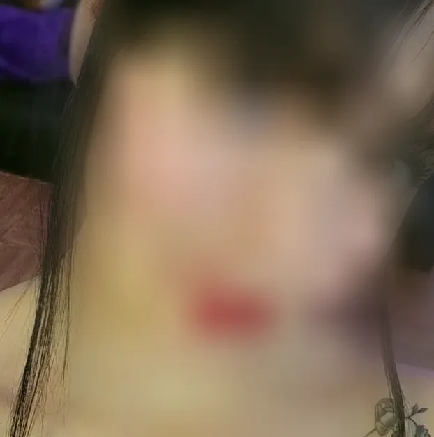 Nour, 28