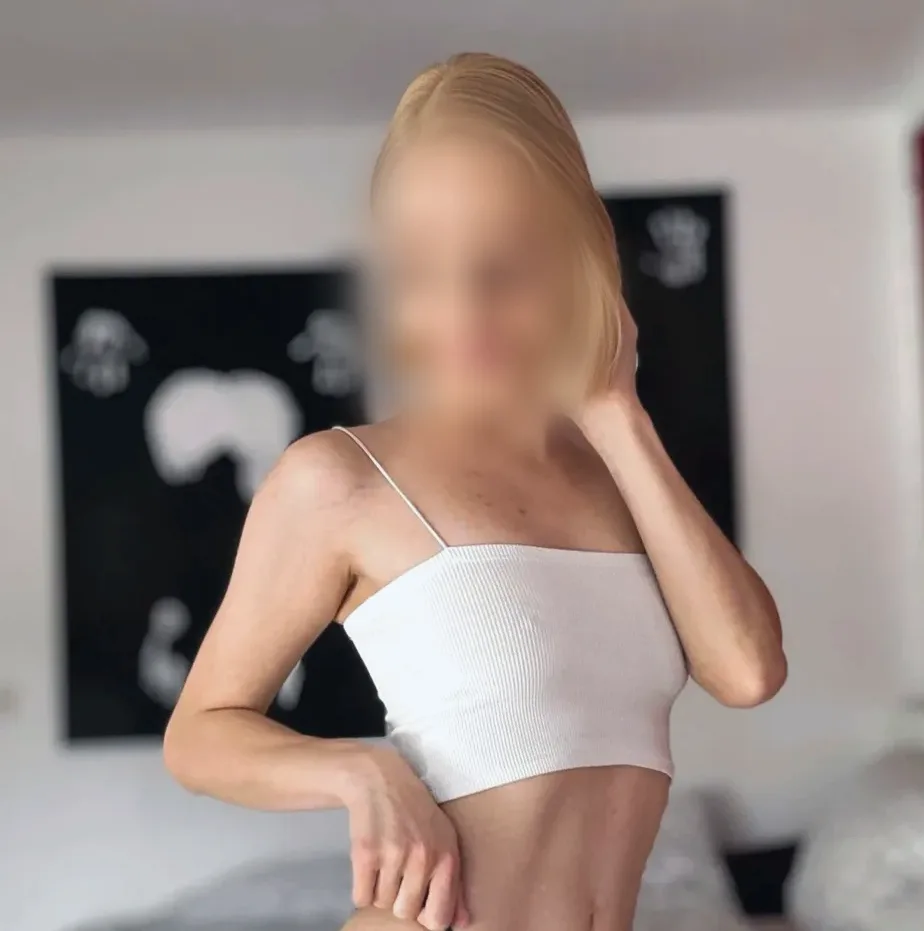 Suzanne, 30